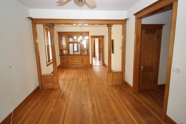 Building Photo - 5119 W Pensacola Ave