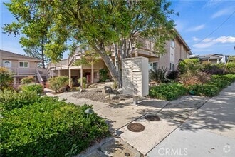 Building Photo - 1745 Los Feliz Dr