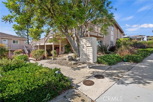 Primary Photo - 1745 Los Feliz Dr