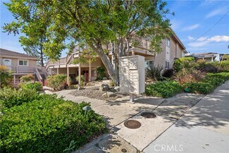 Building Photo - 1745 Los Feliz Dr