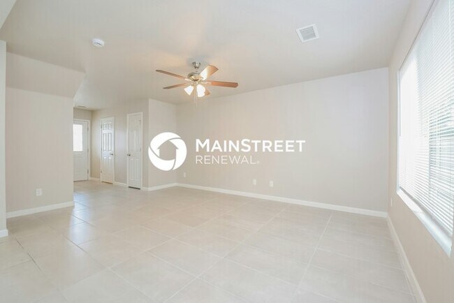 Building Photo - 4 Bedroom Pet-Friendly Home in Denver, CO with Main Street Renewal