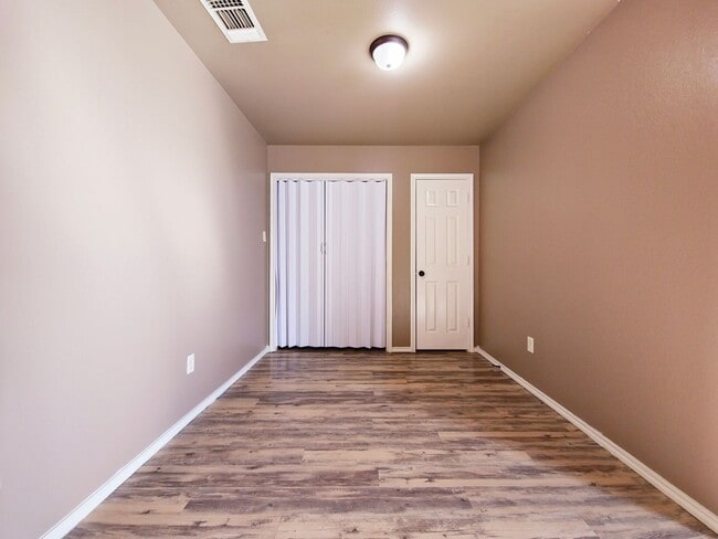 Building Photo - Great 3/2/1 in Southeast Lubbock