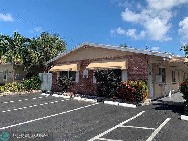 Building Photo - 4616 Poinciana St