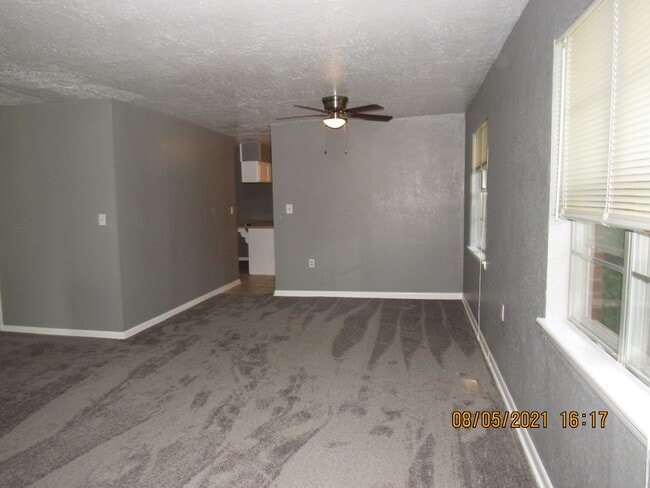 Building Photo - PET FRIENDLY WITH OWNER APPROVAL!!!