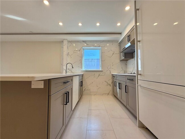 Foto del edificio - 143 Bay 31st St