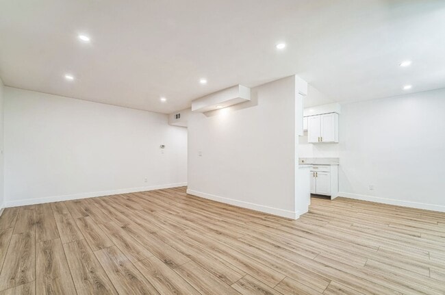 Interior Photo - Embassy Terrace