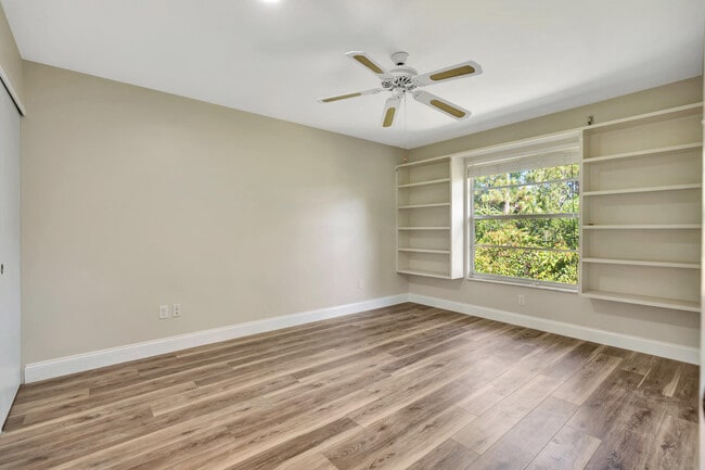 Building Photo - 8356 SE Croft Cir