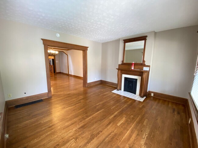 Foto del edificio - Mt Pleasant Ave 925-927 CR