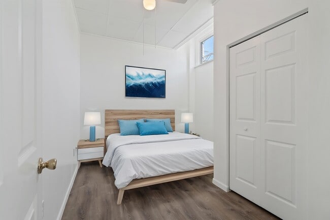 Bed 1 - 2500 Sarah St