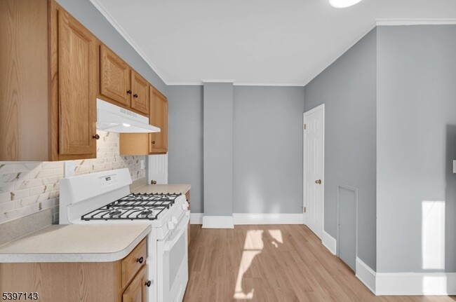 Building Photo - 12 Hillside Ave