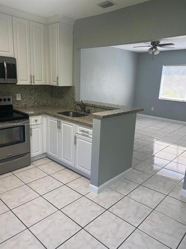 Foto del edificio - 3753 SW 26th Terrace