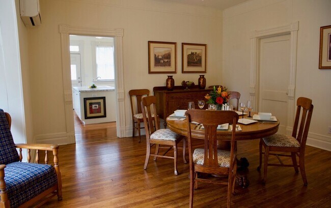 Foto del edificio - Stunning Furnished Historic Renovation in ...