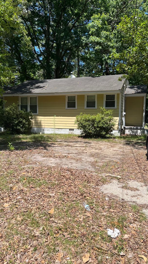 Building Photo - 2215Briarfield Rd.