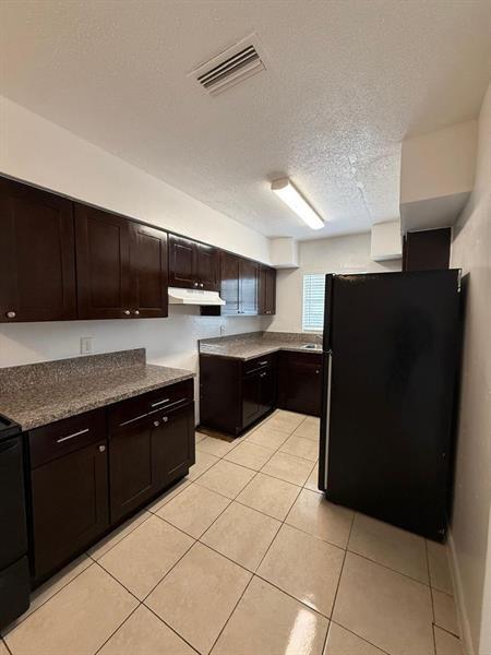 Building Photo - 3800 Riverside Dr