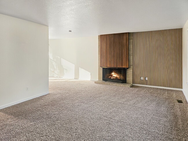 Building Photo - 9032 SW Monterey Pl