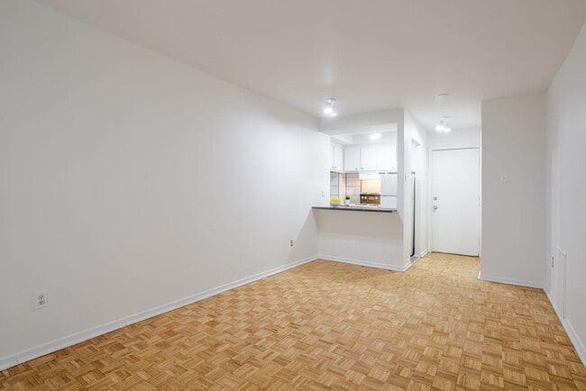 Building Photo - 10150 Lajeunesse