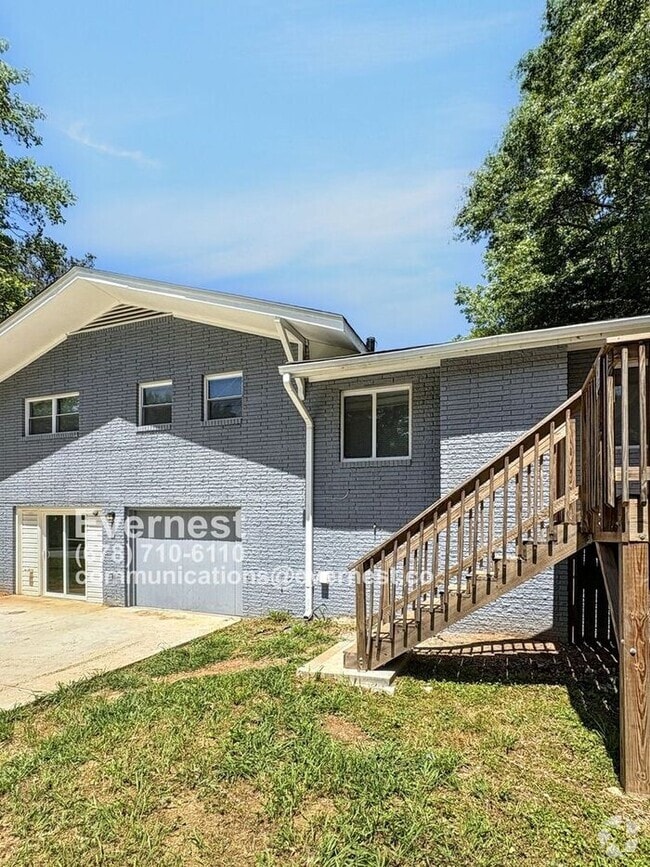 Building Photo - 2720 Old Spanish Trail