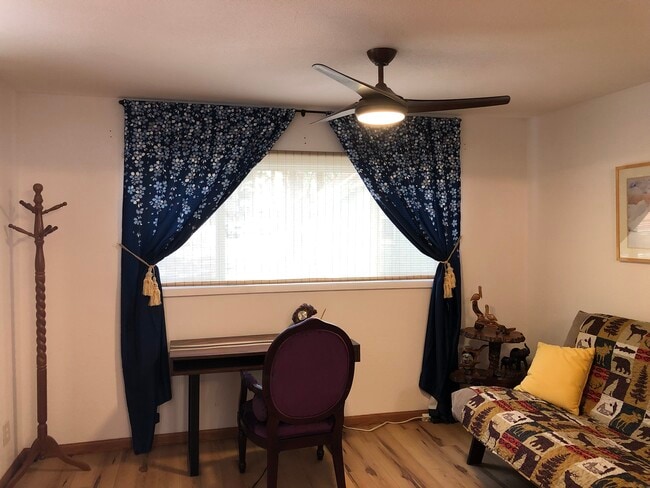 Foto del edificio - 1083 Pine Grove Ave