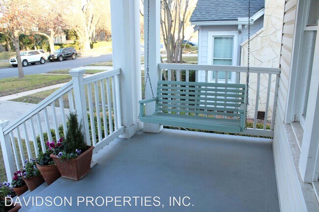 Building Photo - 2 br, 1 bath House - 366 Blue Bonnet Blvd