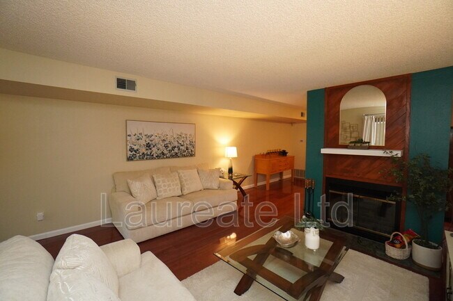 Foto del edificio - 540 S Forest St