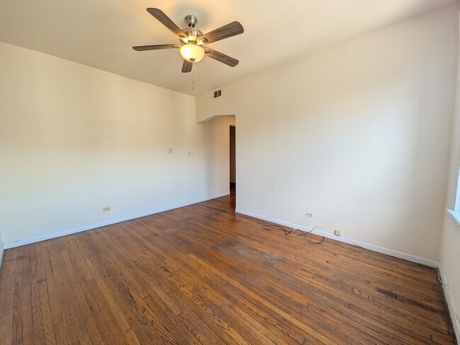 Foto del edificio - 3147 W Medill Ave