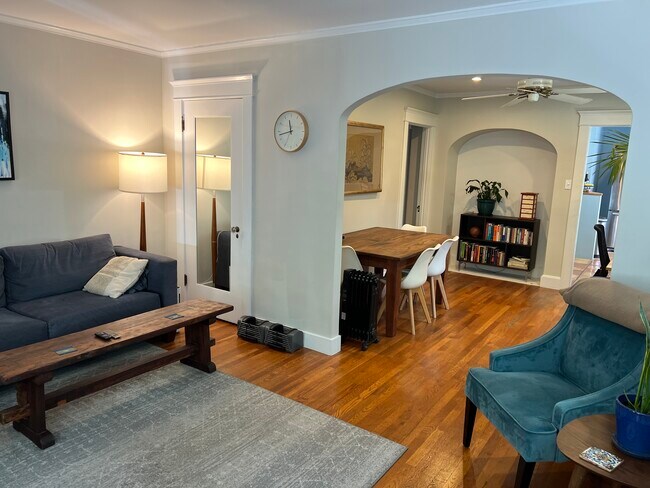 Living/Dining - 842 N Cherokee Ave