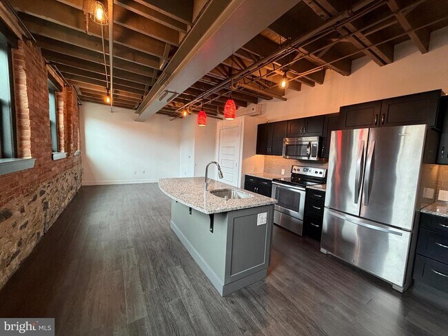 Foto del edificio - 820 W Market St