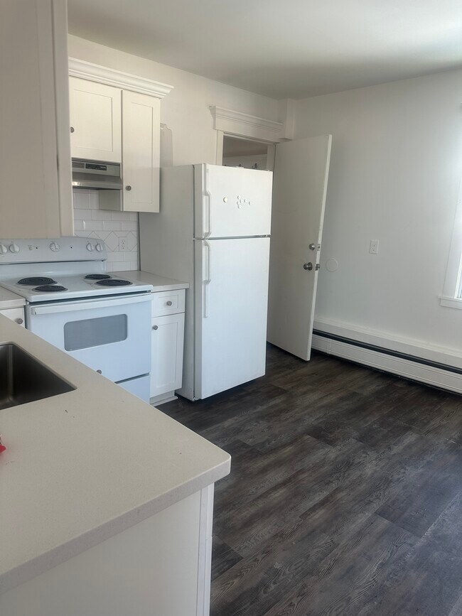 Foto del edificio - 125 Harwinton Ave