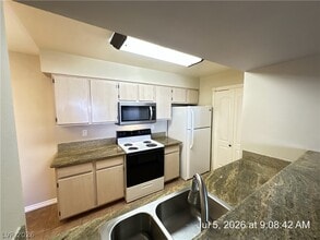 Building Photo - 1150 N Buffalo Dr