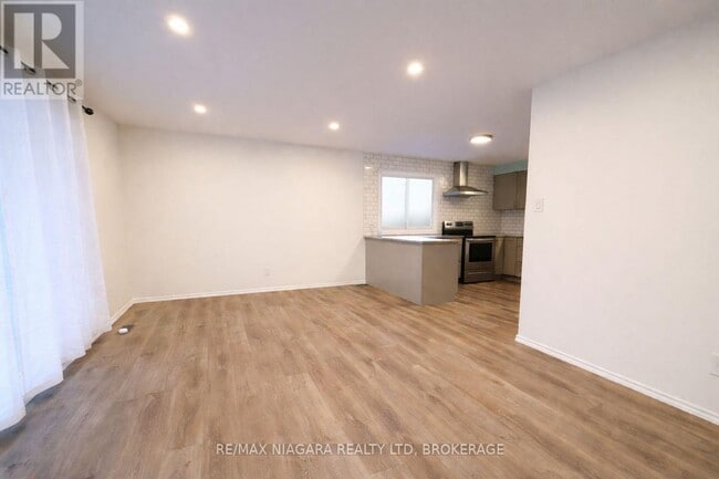 Building Photo - 128 Toulon Crescent