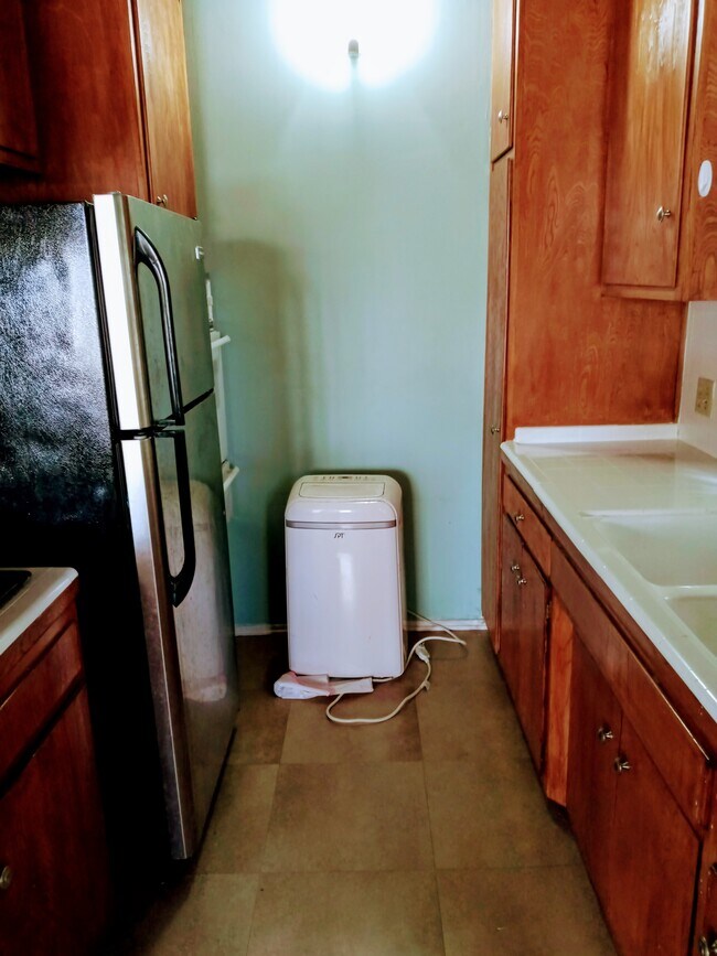 Building Photo - 852 Bay St