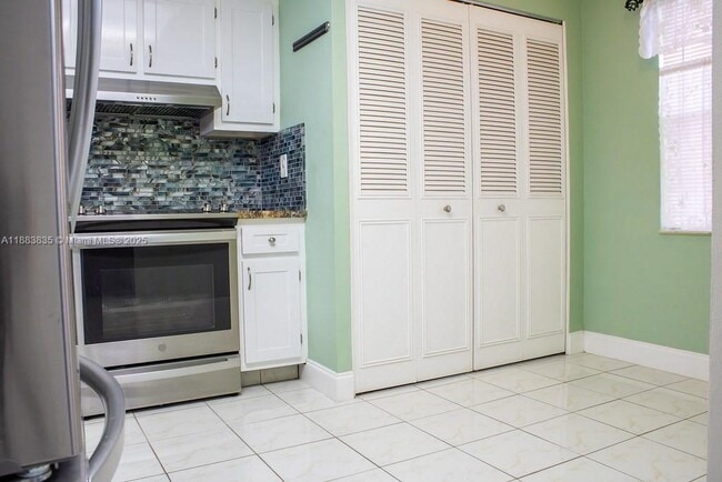 Foto del edificio - 7561 NW 1st St