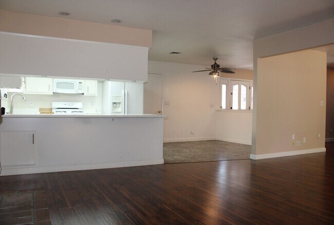 Building Photo - 1513 Dana Way