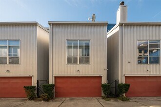 Building Photo - 807 Robin St