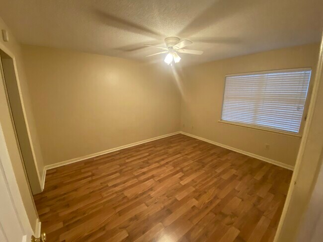 Foto del edificio - 2108 Hamilton Pl N