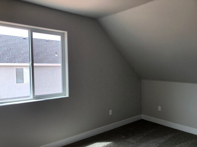 Foto del edificio - New 2 Bedroom 2.5 Bathroom Townhome