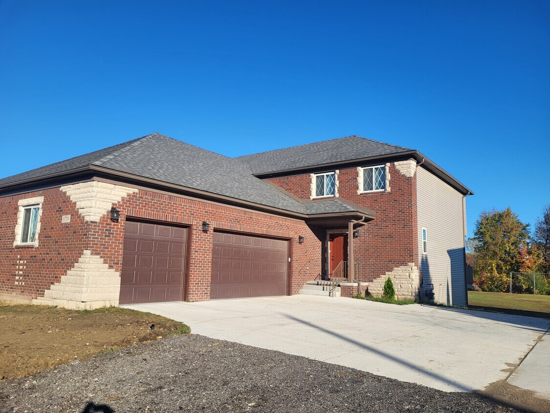 Foto principal - 11719 21 Mile Rd