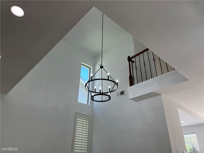 Building Photo - 3 br, 2.5 bath Condo - 9 Dragonfly # 15