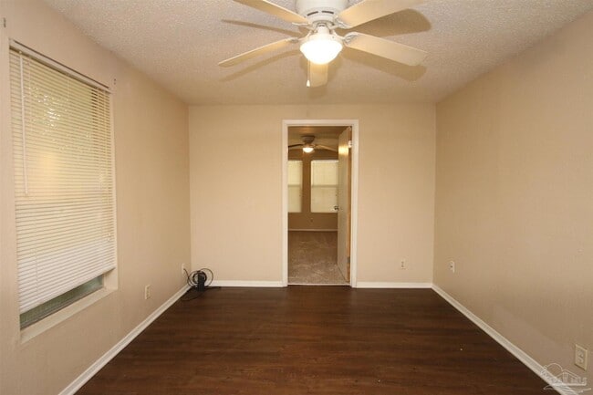 Building Photo - 5 Edgewood Cir