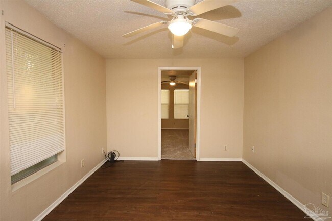 Foto del edificio - 5 Edgewood Cir