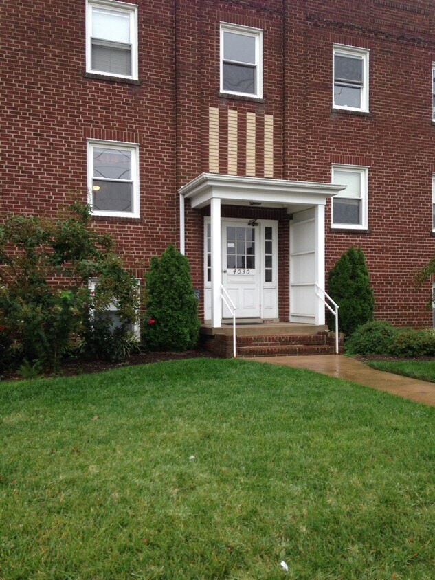 Foto principal - 4030 Washington Blvd
