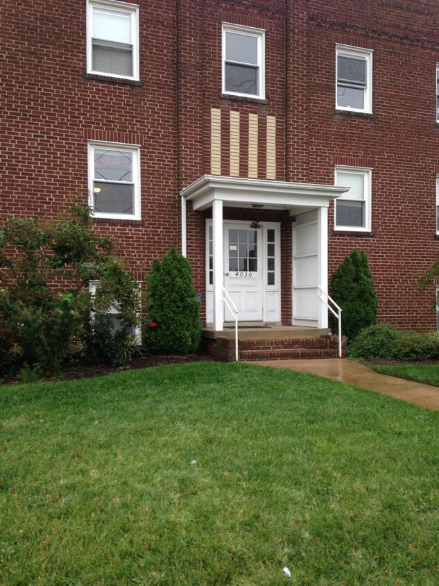 Primary Photo - 4030 Washington Blvd