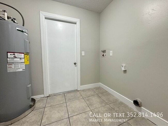 Building Photo - 2212 Florida Dr