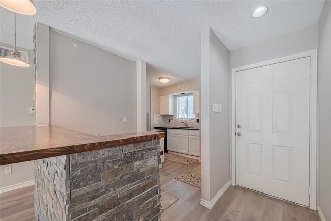 Building Photo - 12100 Melville Dr