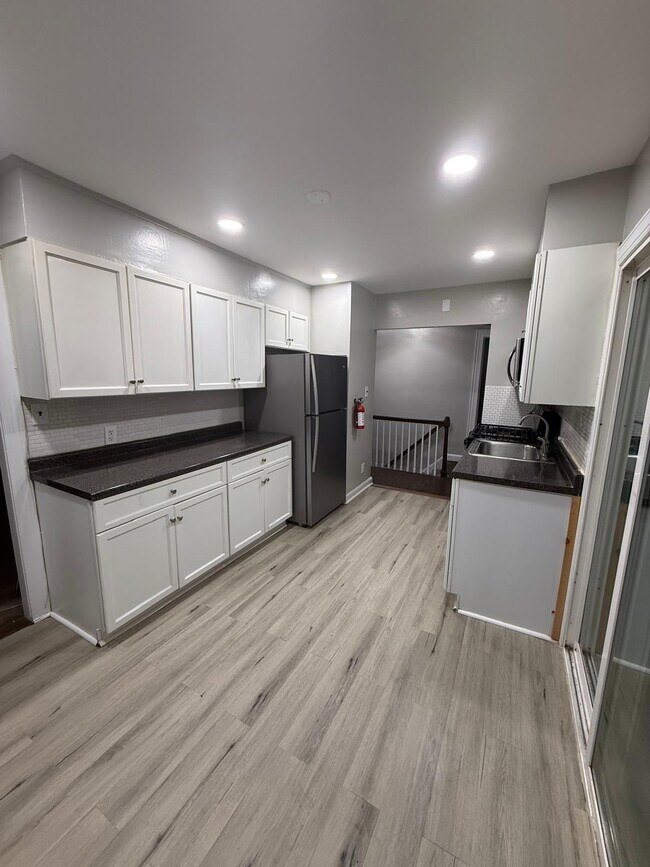 Building Photo - 1720 Burnet Ave