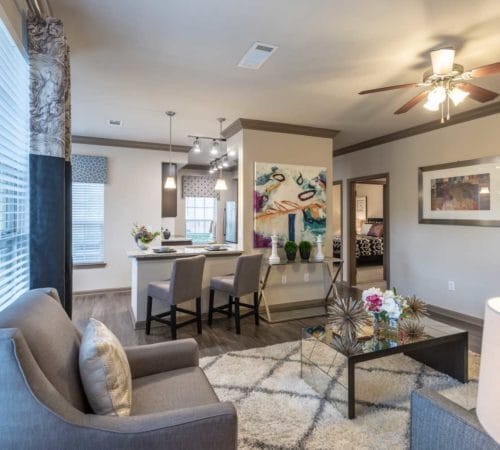 Foto del edificio - $99 App Fee + 1 Month Free | Spacious & Mo...