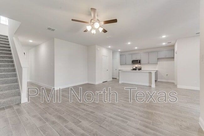 Building Photo - 1005 Portina Dr