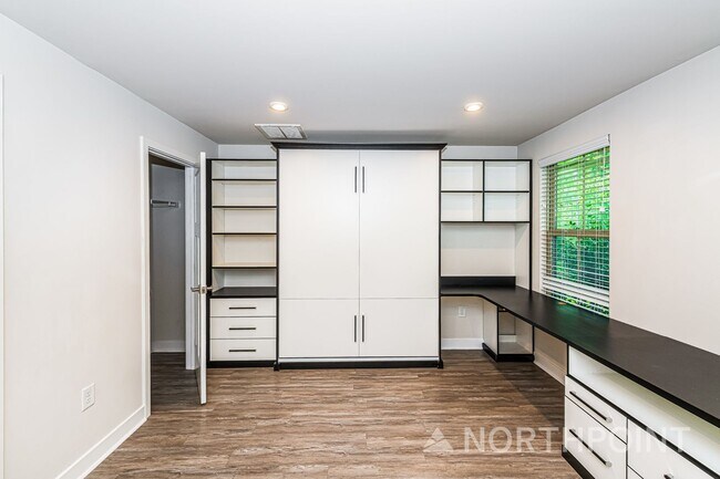 Foto del edificio - 934 Channing Park Cir