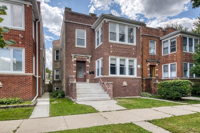 Building Photo - 5039 W Cullom Ave