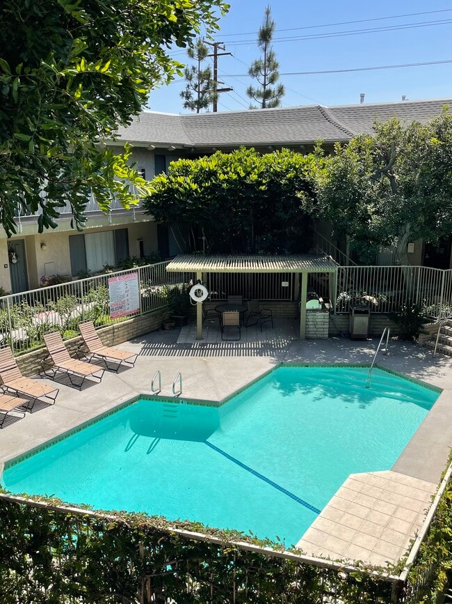 Building Photo - Stoneridge Apartments